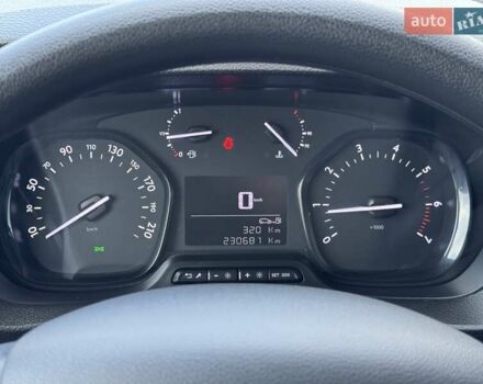 Серый Опель Виваро, объемом двигателя 2 л и пробегом 230 тыс. км за 27500 $, фото 16 на Automoto.ua