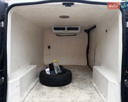 Сірий Опель Віваро, об'ємом двигуна 2 л та пробігом 460 тис. км за 11600 $, фото 4 на Automoto.ua
