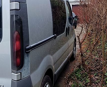 Сірий Опель Віваро, об'ємом двигуна 1.9 л та пробігом 320 тис. км за 6500 $, фото 1 на Automoto.ua