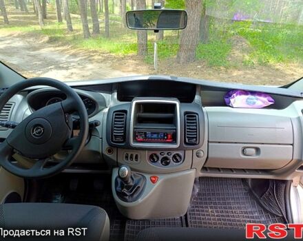 Серый Опель Виваро, объемом двигателя 2 л и пробегом 283 тыс. км за 15300 $, фото 3 на Automoto.ua