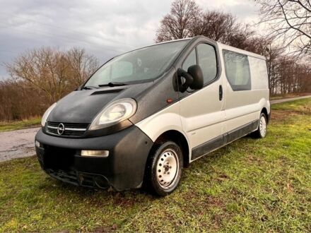 Серый Опель Виваро, объемом двигателя 2.5 л и пробегом 350 тыс. км за 4600 $, фото 1 на Automoto.ua