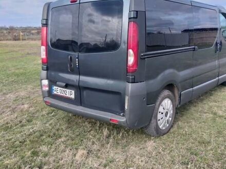 Опель Віваро 2004 у Кривому Розі на Automoto.ua Сірий Опель Віваро, об'ємом двигуна 2.5 л та пробігом 262 тис. км за 7721 $, фото 1 на Automoto.ua