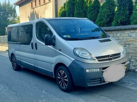 Сірий Опель Віваро, об'ємом двигуна 1.9 л та пробігом 426 тис. км за 8400 $, фото 1 на Automoto.ua