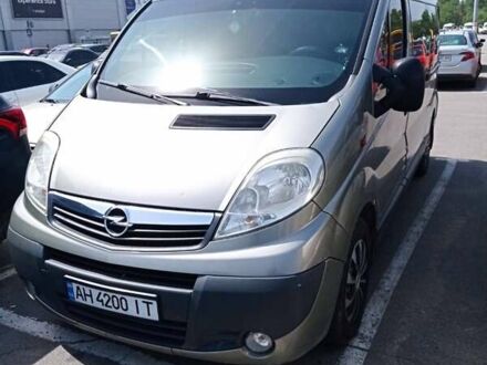 Опель Віваро 2007 у Ужгороді на Automoto.ua Сірий Опель Віваро, об'ємом двигуна 2.46 л та пробігом 491 тис. км за 9200 $, фото 1 на Automoto.ua