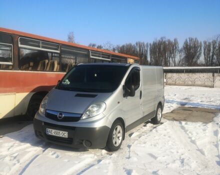Сірий Опель Віваро, об'ємом двигуна 2 л та пробігом 350 тис. км за 8000 $, фото 1 на Automoto.ua