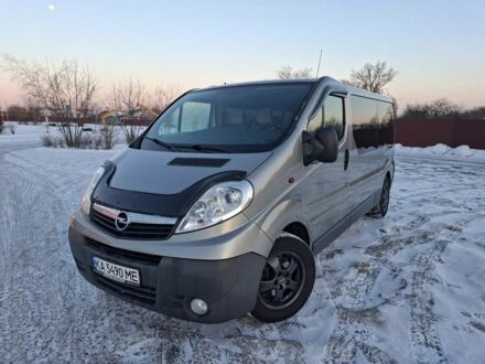 Сірий Опель Віваро, об'ємом двигуна 2 л та пробігом 350 тис. км за 9500 $, фото 1 на Automoto.ua