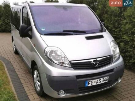 Серый Опель Виваро, объемом двигателя 2.5 л и пробегом 215 тыс. км за 4700 $, фото 1 на Automoto.ua