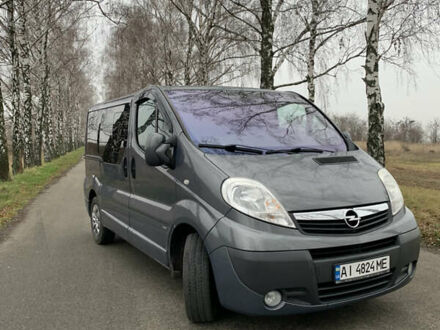 Сірий Опель Віваро, об'ємом двигуна 2.46 л та пробігом 340 тис. км за 15695 $, фото 1 на Automoto.ua
