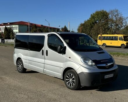 Сірий Опель Віваро, об'ємом двигуна 2 л та пробігом 380 тис. км за 12500 $, фото 1 на Automoto.ua