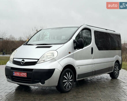 Серый Опель Виваро, объемом двигателя 2 л и пробегом 290 тыс. км за 14650 $, фото 1 на Automoto.ua