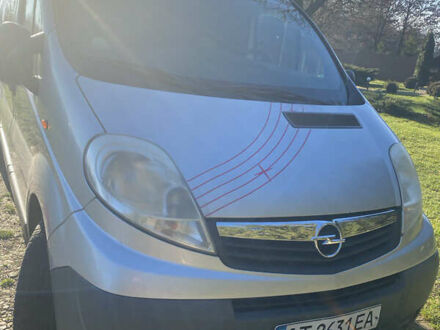 Сірий Опель Віваро, об'ємом двигуна 2 л та пробігом 293 тис. км за 11000 $, фото 1 на Automoto.ua