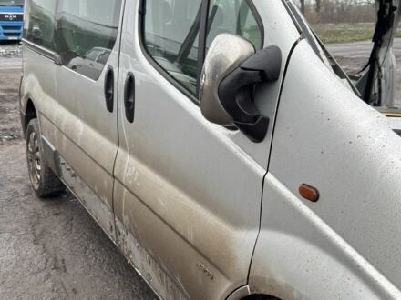 Сірий Опель Віваро, об'ємом двигуна 2 л та пробігом 200 тис. км за 3900 $, фото 1 на Automoto.ua