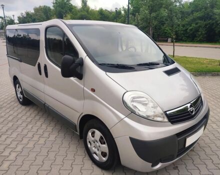 Сірий Опель Віваро, об'ємом двигуна 2 л та пробігом 223 тис. км за 9000 $, фото 1 на Automoto.ua