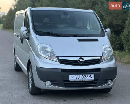 Сірий Опель Віваро, об'ємом двигуна 2 л та пробігом 217 тис. км за 13500 $, фото 1 на Automoto.ua