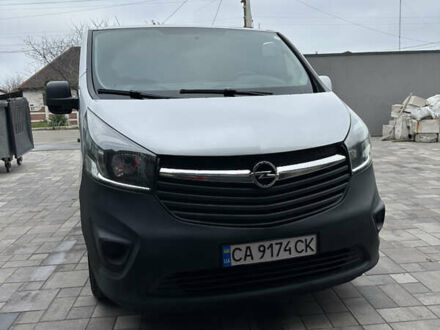 Серый Опель Виваро, объемом двигателя 1.6 л и пробегом 252 тыс. км за 10000 $, фото 1 на Automoto.ua