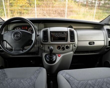 Синий Опель Виваро, объемом двигателя 2.5 л и пробегом 140 тыс. км за 6300 $, фото 23 на Automoto.ua