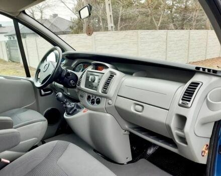 Синий Опель Виваро, объемом двигателя 2.5 л и пробегом 210 тыс. км за 7700 $, фото 6 на Automoto.ua