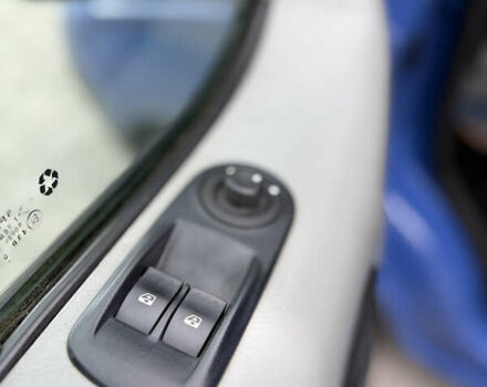 Синий Опель Виваро, объемом двигателя 2 л и пробегом 305 тыс. км за 10999 $, фото 13 на Automoto.ua