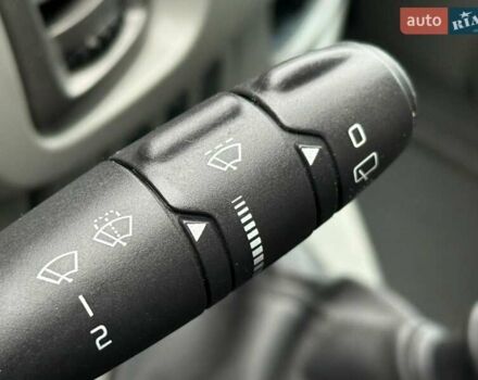 Синій Опель Віваро, об'ємом двигуна 2 л та пробігом 250 тис. км за 12500 $, фото 32 на Automoto.ua