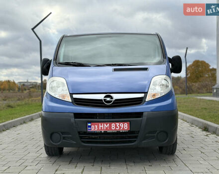 Синий Опель Виваро, объемом двигателя 2 л и пробегом 305 тыс. км за 10999 $, фото 2 на Automoto.ua