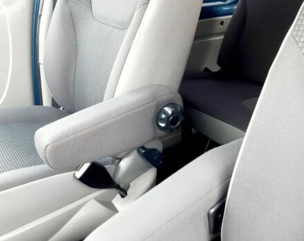 Синий Опель Виваро, объемом двигателя 2.5 л и пробегом 210 тыс. км за 7700 $, фото 18 на Automoto.ua