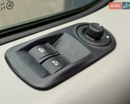 Синій Опель Віваро, об'ємом двигуна 2 л та пробігом 250 тис. км за 12500 $, фото 23 на Automoto.ua