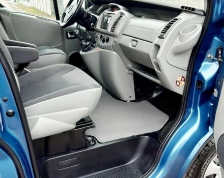 Синий Опель Виваро, объемом двигателя 2.5 л и пробегом 210 тыс. км за 7700 $, фото 10 на Automoto.ua