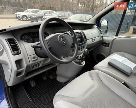 Синий Опель Виваро, объемом двигателя 2.5 л и пробегом 247 тыс. км за 15200 $, фото 8 на Automoto.ua