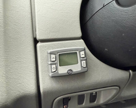 Синий Опель Виваро, объемом двигателя 2.5 л и пробегом 247 тыс. км за 15200 $, фото 9 на Automoto.ua