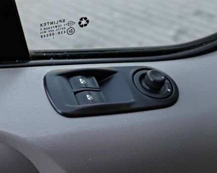 Синий Опель Виваро, объемом двигателя 2 л и пробегом 175 тыс. км за 7800 $, фото 17 на Automoto.ua