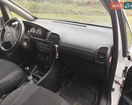 Белый Опель Зафира, объемом двигателя 1.8 л и пробегом 264 тыс. км за 2650 $, фото 6 на Automoto.ua