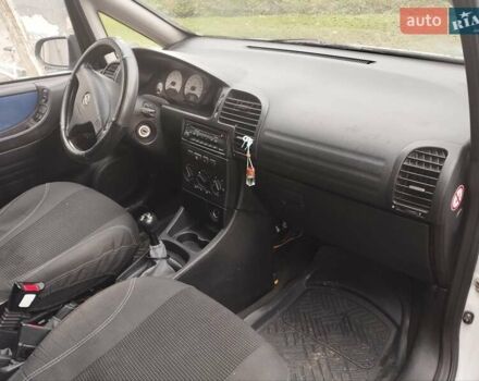 Белый Опель Зафира, объемом двигателя 1.8 л и пробегом 264 тыс. км за 2650 $, фото 14 на Automoto.ua