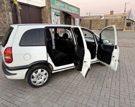 Белый Опель Зафира, объемом двигателя 2 л и пробегом 299 тыс. км за 1999 $, фото 18 на Automoto.ua