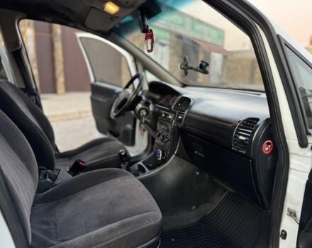 Белый Опель Зафира, объемом двигателя 2 л и пробегом 299 тыс. км за 1999 $, фото 14 на Automoto.ua