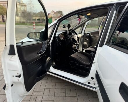 Белый Опель Зафира, объемом двигателя 2 л и пробегом 299 тыс. км за 1999 $, фото 5 на Automoto.ua