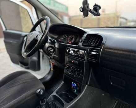 Белый Опель Зафира, объемом двигателя 2 л и пробегом 299 тыс. км за 1999 $, фото 3 на Automoto.ua