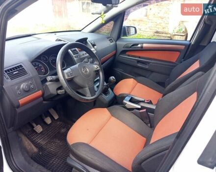 Белый Опель Зафира, объемом двигателя 1.8 л и пробегом 234 тыс. км за 5200 $, фото 4 на Automoto.ua