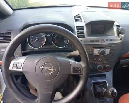 Белый Опель Зафира, объемом двигателя 1.8 л и пробегом 234 тыс. км за 5200 $, фото 5 на Automoto.ua