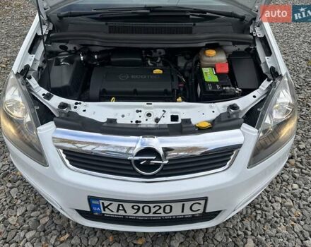 Белый Опель Зафира, объемом двигателя 1.6 л и пробегом 312 тыс. км за 4950 $, фото 3 на Automoto.ua