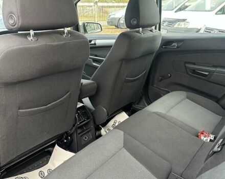 Белый Опель Зафира, объемом двигателя 1.6 л и пробегом 312 тыс. км за 4950 $, фото 9 на Automoto.ua