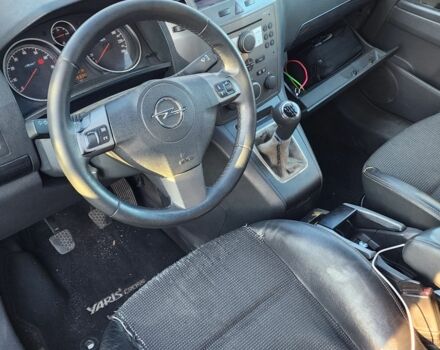 Белый Опель Зафира, объемом двигателя 1.8 л и пробегом 270 тыс. км за 2400 $, фото 6 на Automoto.ua