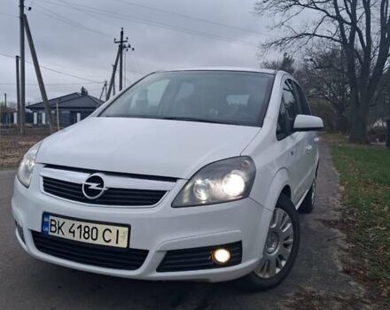 Белый Опель Зафира, объемом двигателя 1.9 л и пробегом 335 тыс. км за 5400 $, фото 1 на Automoto.ua
