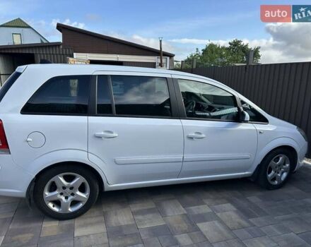 Белый Опель Зафира, объемом двигателя 1.6 л и пробегом 154 тыс. км за 6500 $, фото 1 на Automoto.ua