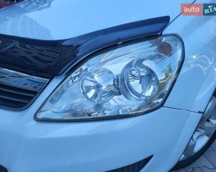 Опель Зафира 2008 в Хмельницком на Automoto.ua Белый Опель Зафира, объемом двигателя 1.8 л и пробегом 298 тыс. км за 5600 $, фото 3 на Automoto.ua