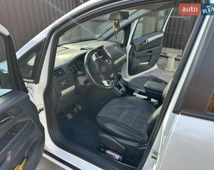 Белый Опель Зафира, объемом двигателя 1.6 л и пробегом 154 тыс. км за 6500 $, фото 4 на Automoto.ua