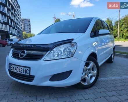 Опель Зафира 2008 в Хмельницком на Automoto.ua Белый Опель Зафира, объемом двигателя 1.8 л и пробегом 298 тыс. км за 5600 $, фото 4 на Automoto.ua