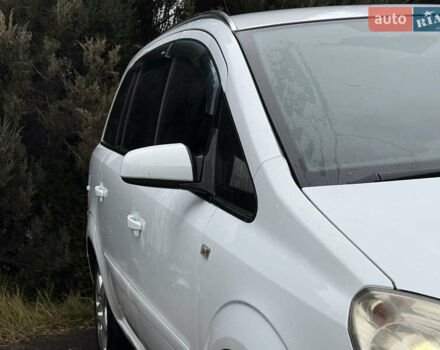 Белый Опель Зафира, объемом двигателя 1.69 л и пробегом 250 тыс. км за 4500 $, фото 2 на Automoto.ua