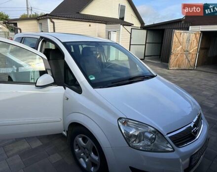 Белый Опель Зафира, объемом двигателя 1.6 л и пробегом 154 тыс. км за 6500 $, фото 2 на Automoto.ua