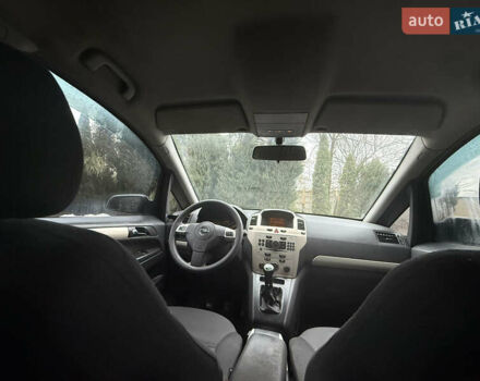 Белый Опель Зафира, объемом двигателя 1.69 л и пробегом 250 тыс. км за 4500 $, фото 7 на Automoto.ua