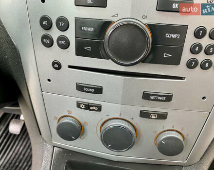 Белый Опель Зафира, объемом двигателя 1.6 л и пробегом 257 тыс. км за 6200 $, фото 19 на Automoto.ua